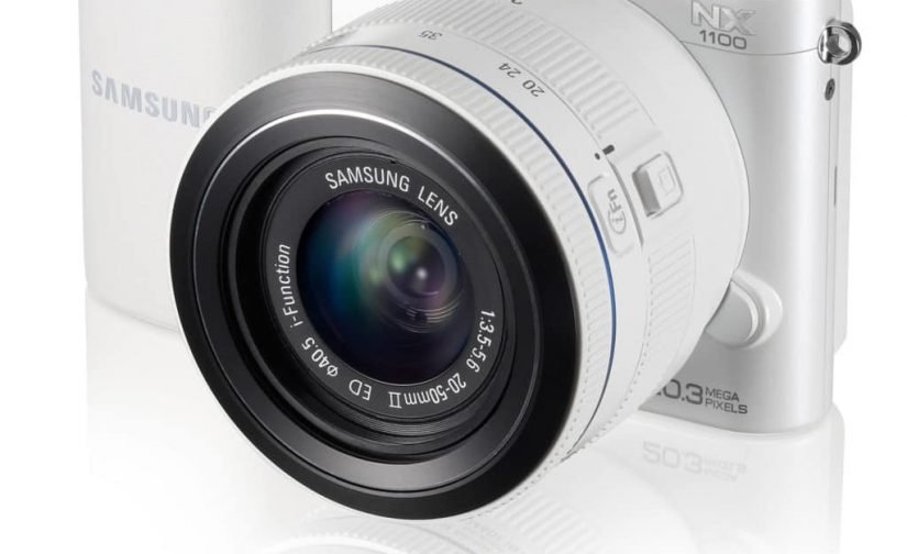 Mirrorless Digital Camera  20-50mm f/3.5-5.6 lens